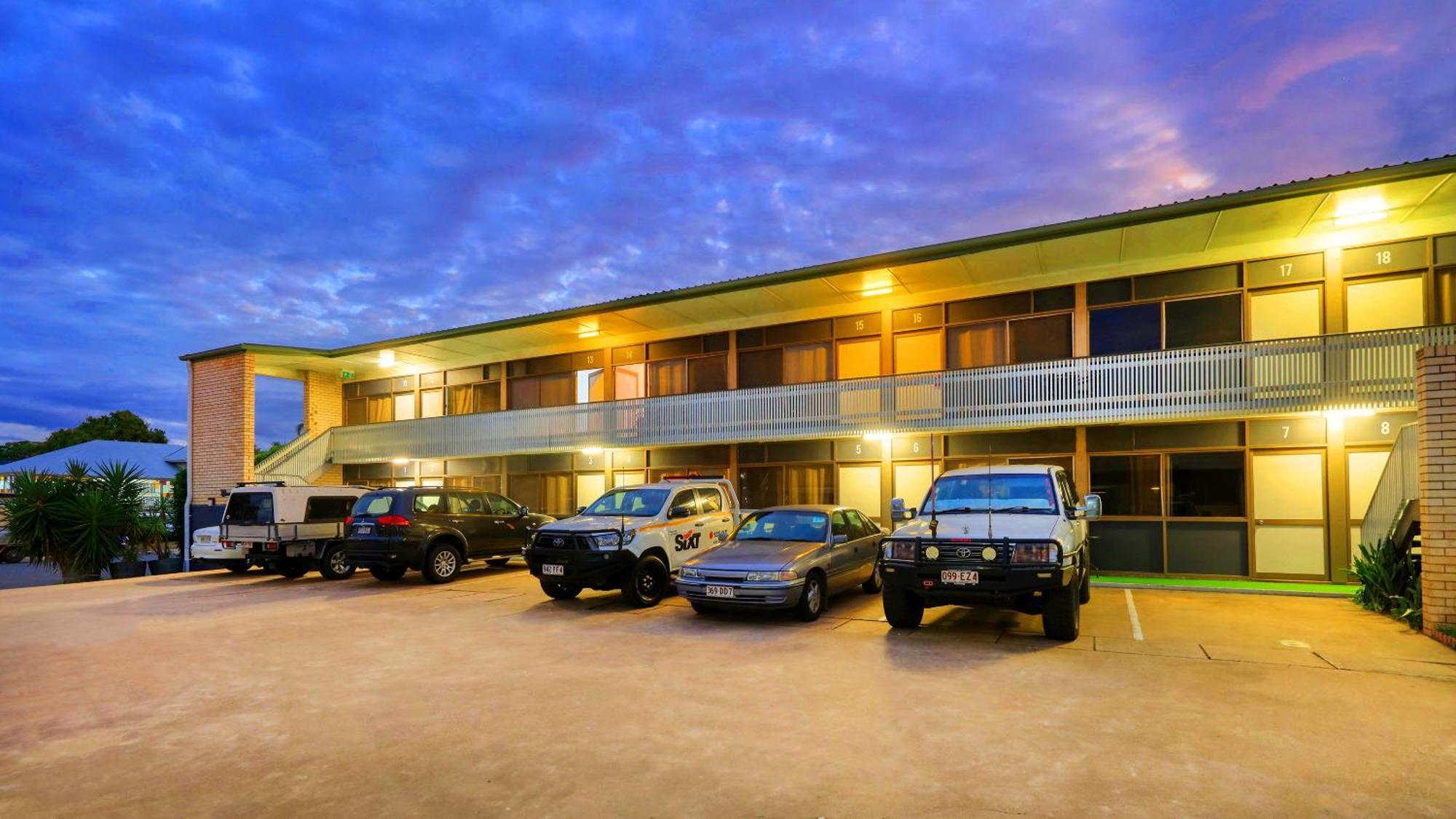 Tropical Gateway Motor Inn Рокхемптън Екстериор снимка