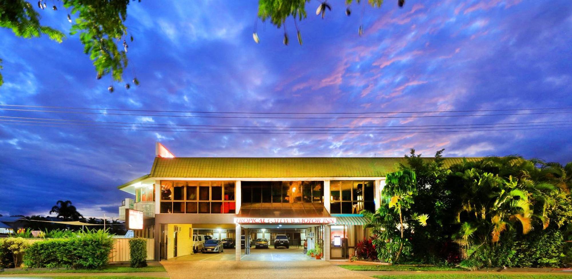 Tropical Gateway Motor Inn Рокхемптън Екстериор снимка