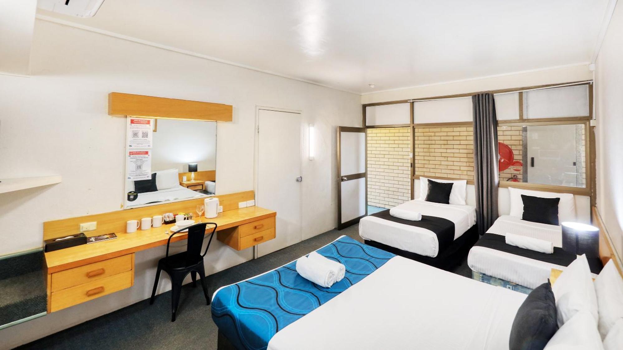 Tropical Gateway Motor Inn Рокхемптън Екстериор снимка