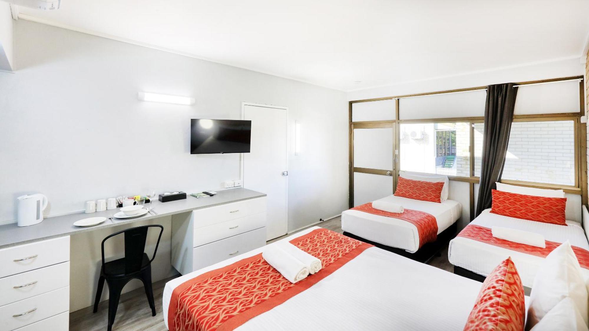 Tropical Gateway Motor Inn Рокхемптън Екстериор снимка