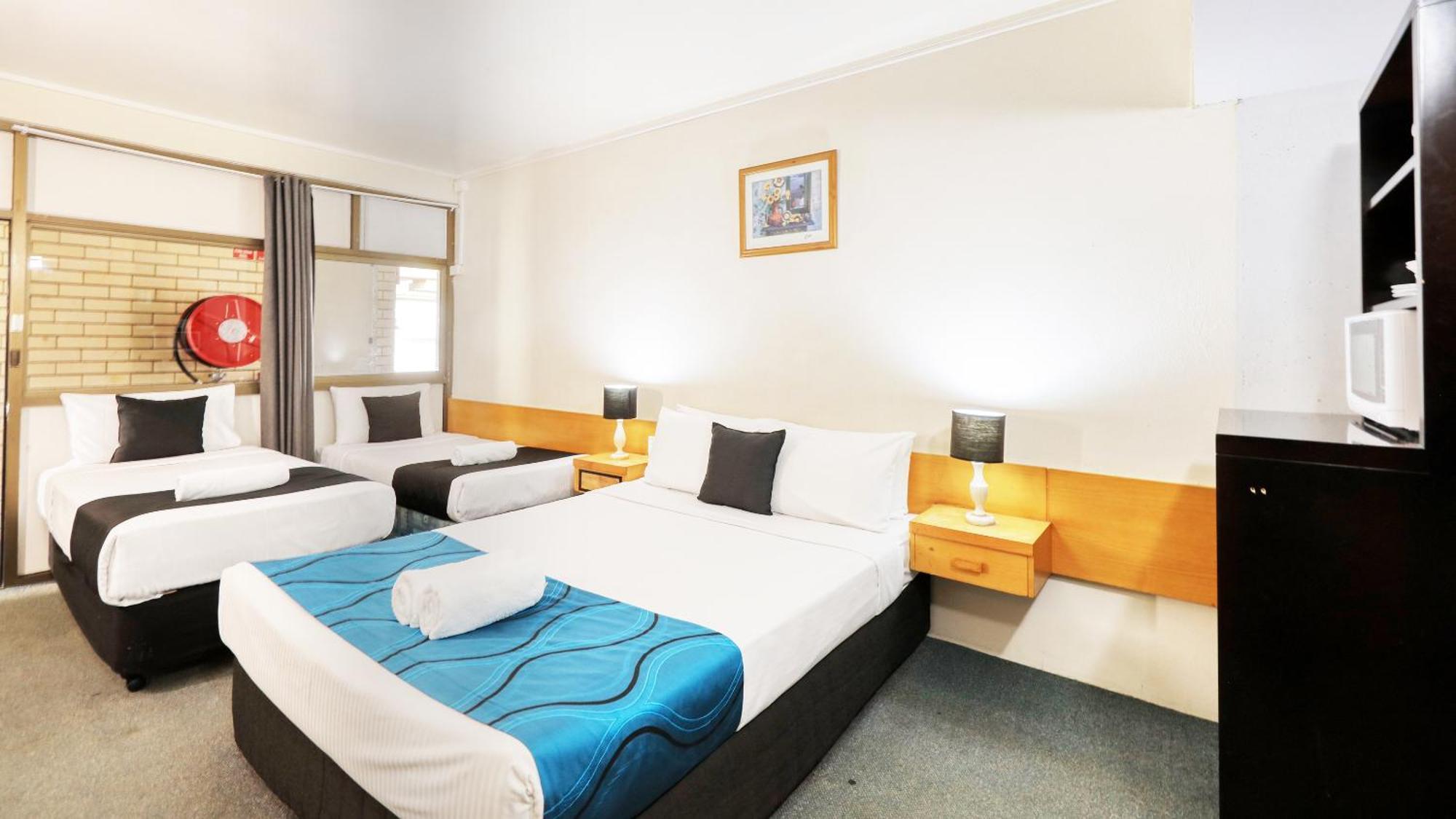 Tropical Gateway Motor Inn Рокхемптън Екстериор снимка