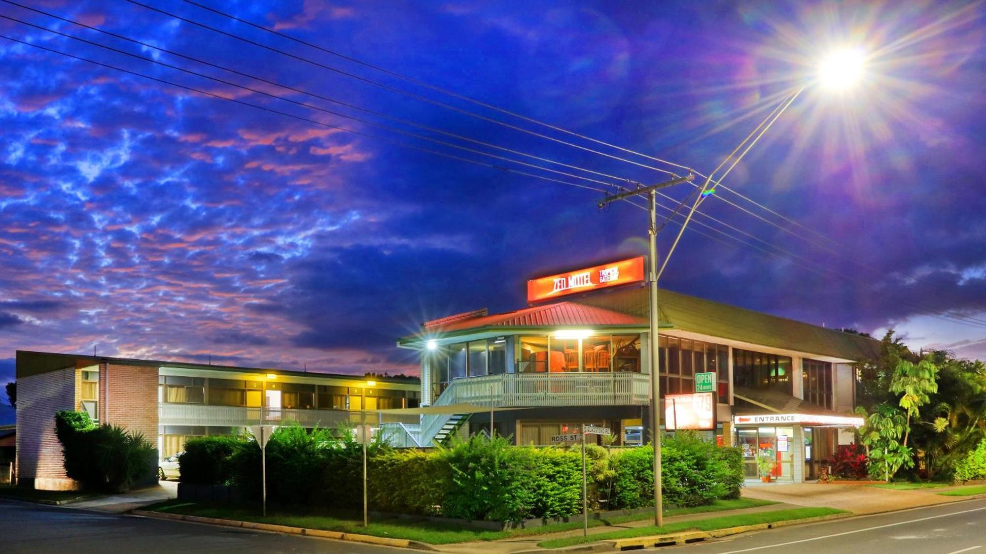 Tropical Gateway Motor Inn Рокхемптън Екстериор снимка