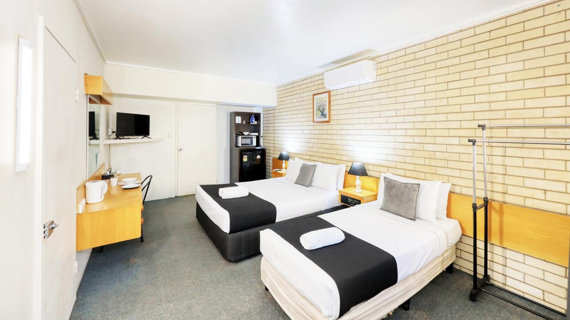 Tropical Gateway Motor Inn Рокхемптън Екстериор снимка