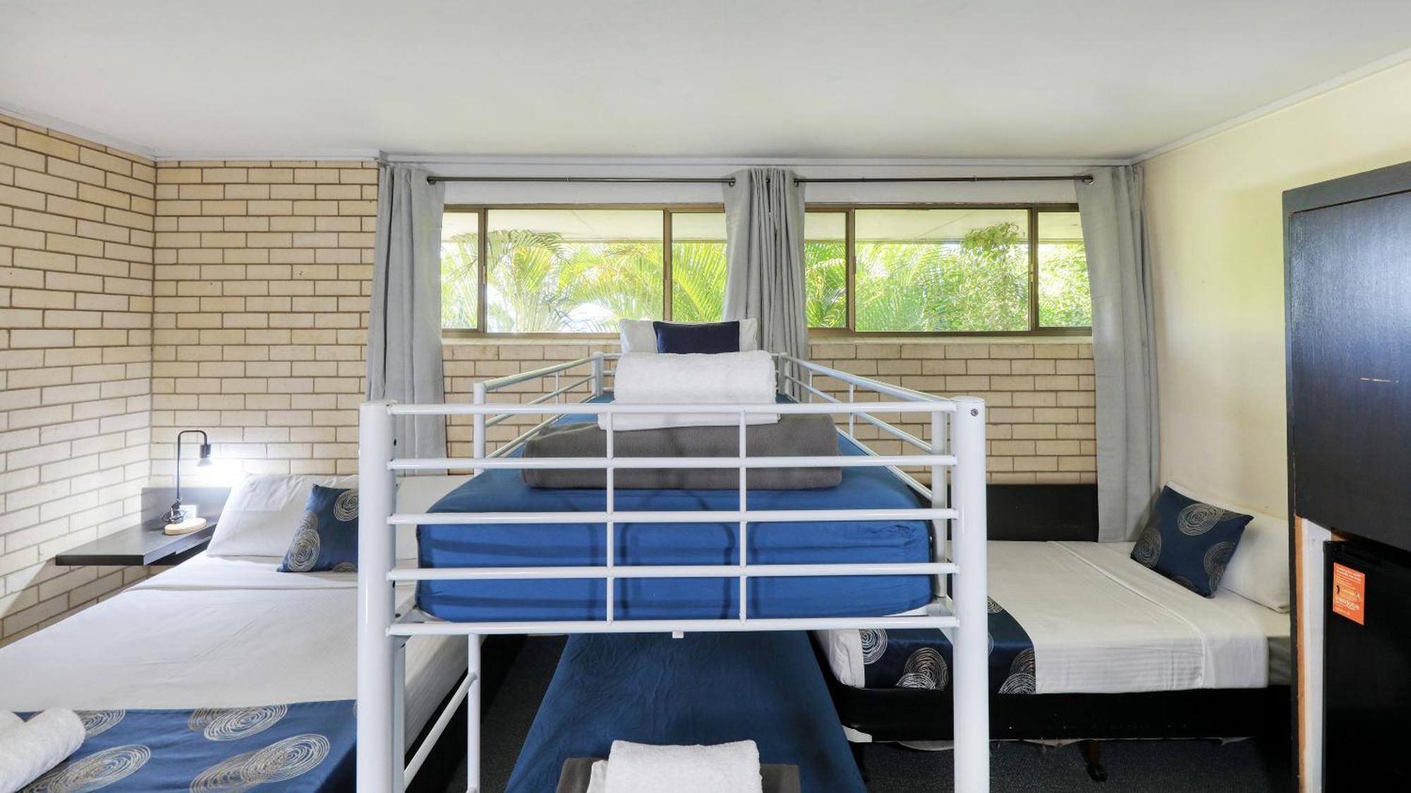 Tropical Gateway Motor Inn Рокхемптън Екстериор снимка