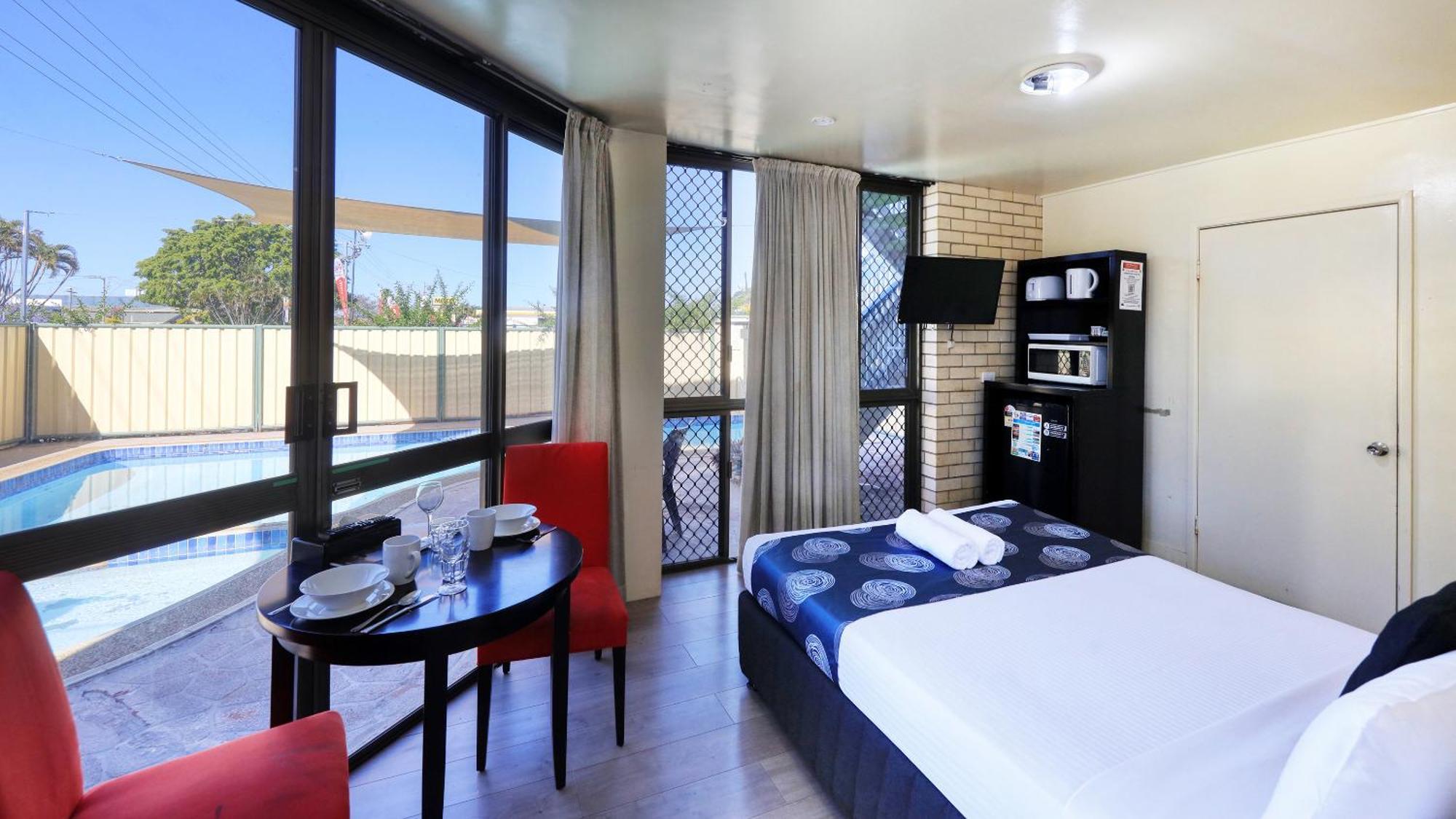 Tropical Gateway Motor Inn Рокхемптън Екстериор снимка
