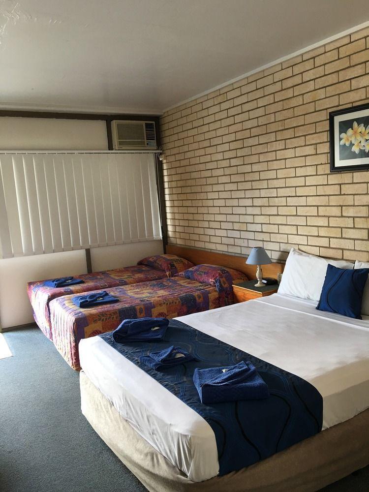 Tropical Gateway Motor Inn Рокхемптън Екстериор снимка