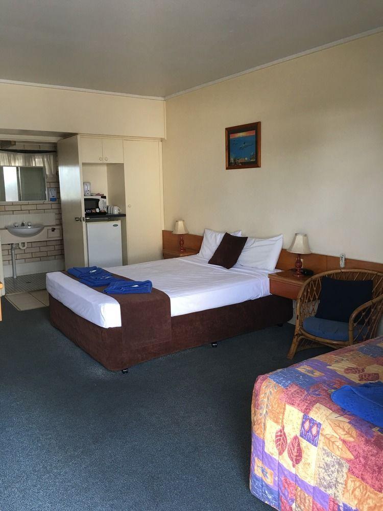 Tropical Gateway Motor Inn Рокхемптън Екстериор снимка