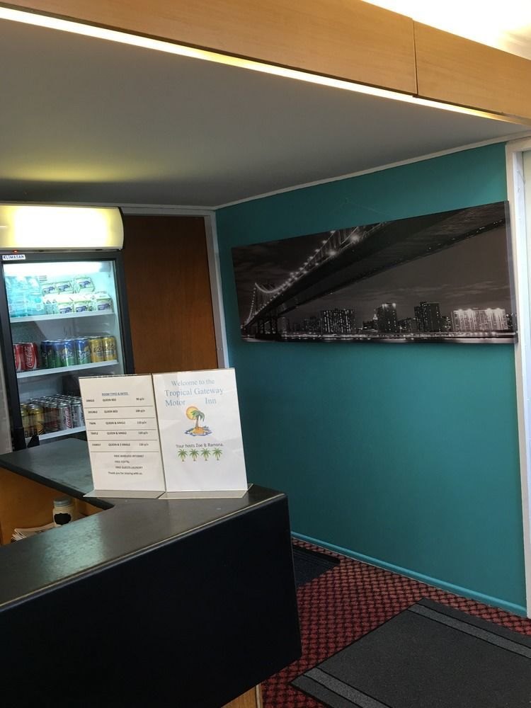 Tropical Gateway Motor Inn Рокхемптън Екстериор снимка
