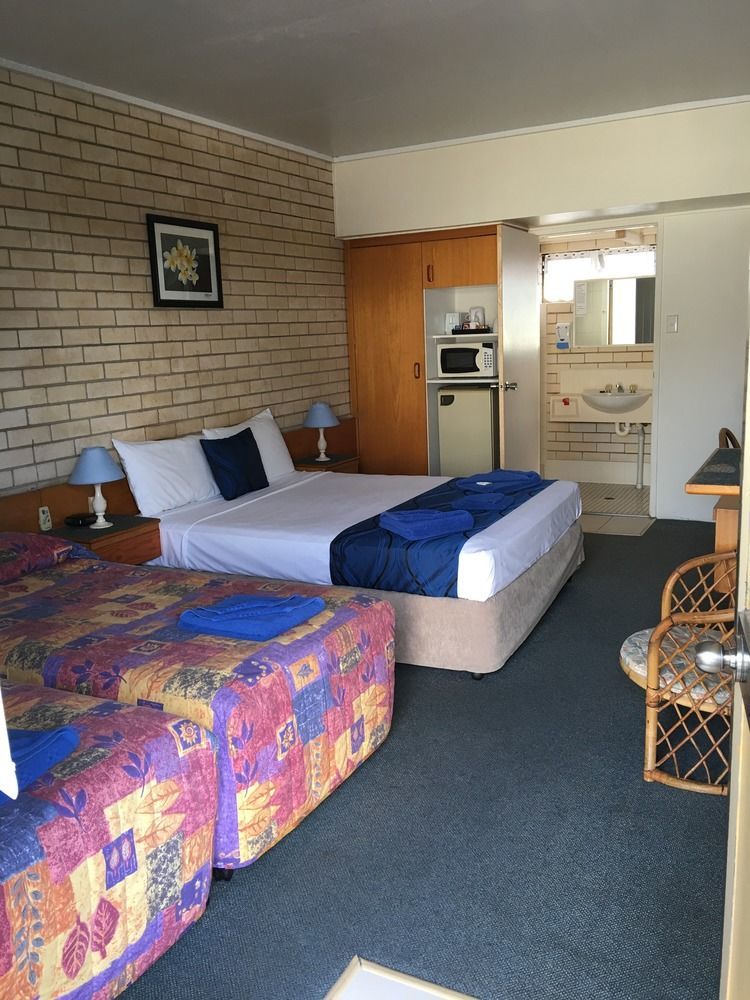 Tropical Gateway Motor Inn Рокхемптън Екстериор снимка