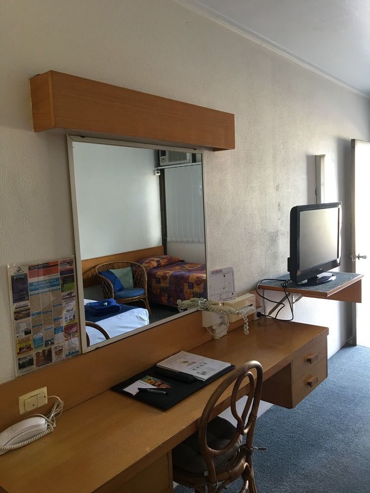 Tropical Gateway Motor Inn Рокхемптън Екстериор снимка