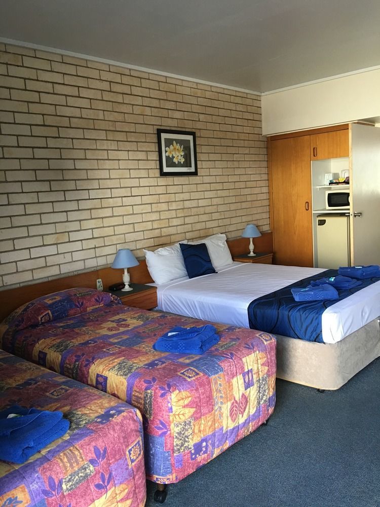 Tropical Gateway Motor Inn Рокхемптън Екстериор снимка