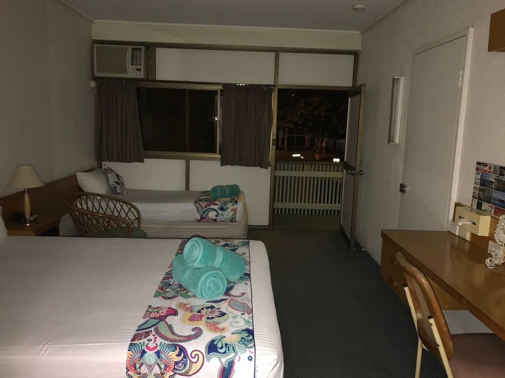 Tropical Gateway Motor Inn Рокхемптън Екстериор снимка