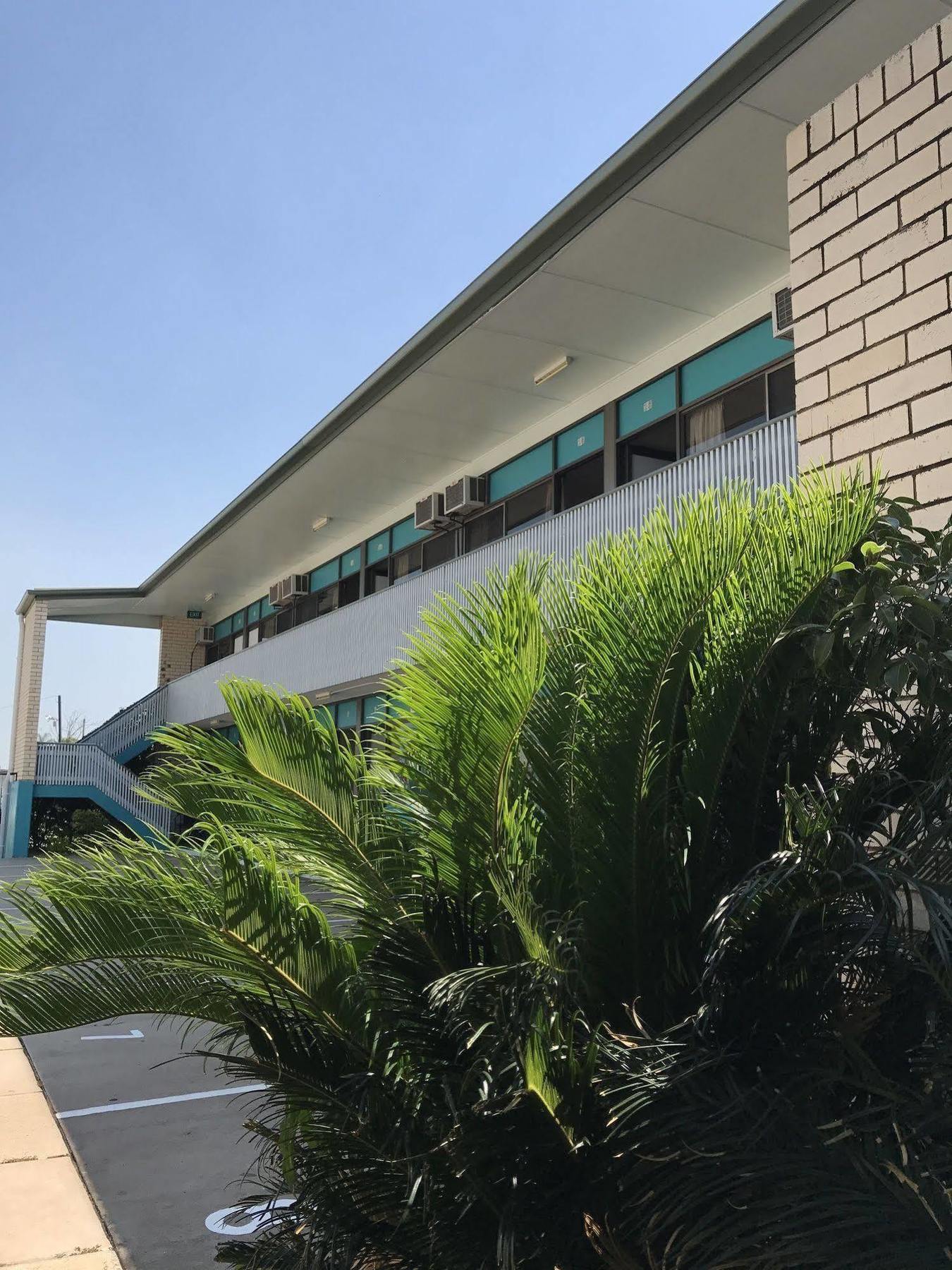Tropical Gateway Motor Inn Рокхемптън Екстериор снимка