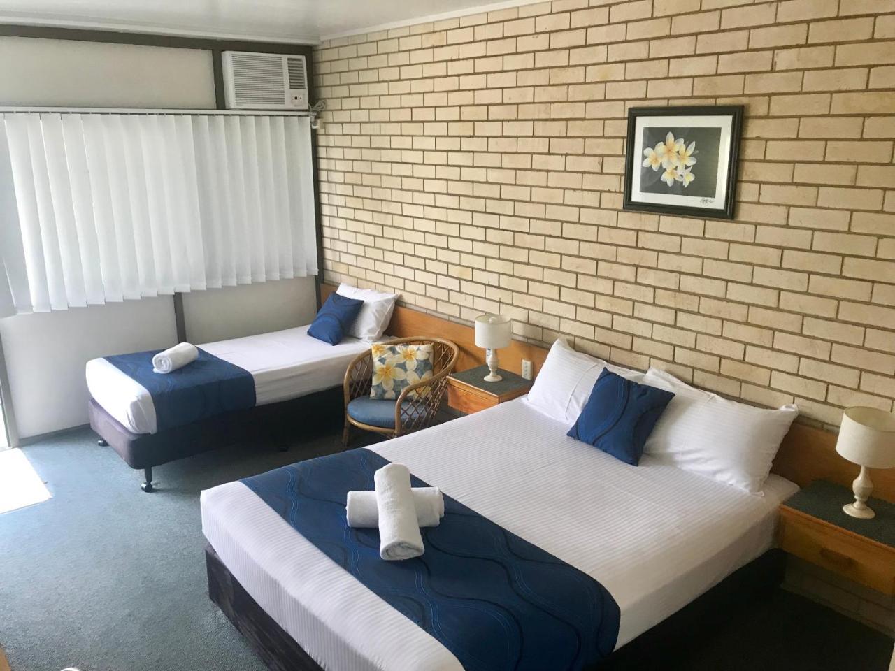 Tropical Gateway Motor Inn Рокхемптън Екстериор снимка